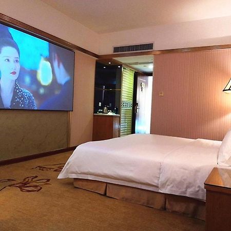 Vienna Hotel Zhanjiang Coast Avenue Exterior photo