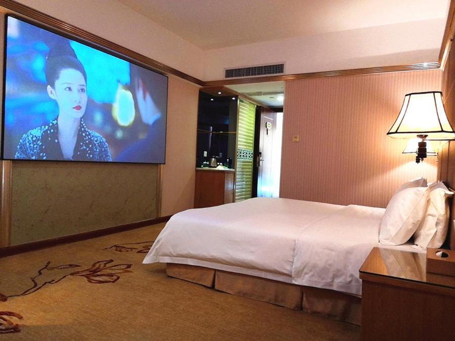 Vienna Hotel Zhanjiang Coast Avenue Exterior photo
