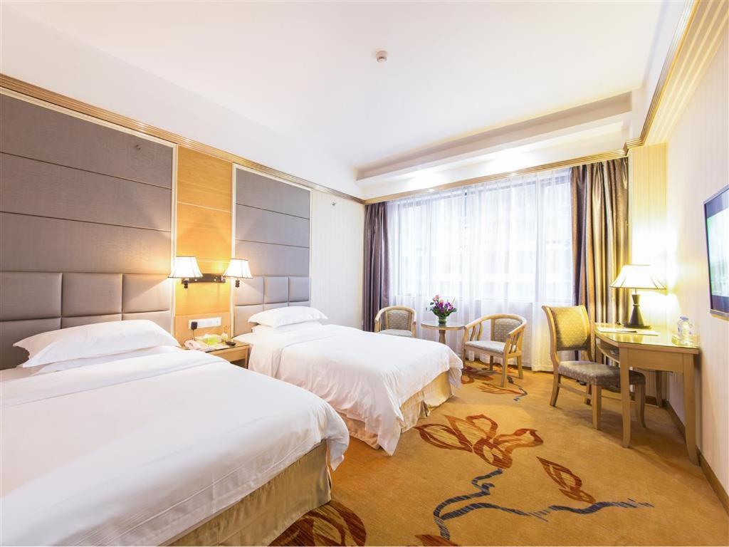 Vienna Hotel Zhanjiang Coast Avenue Exterior photo